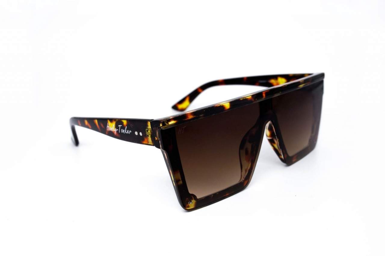 La moda de la empresa malagueña Honky-Tonker: Gafas de sol cuadradas