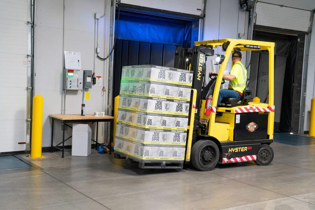 HP Elevación: Empresa especializada en carretillas elevadoras eléctricas a nivel español