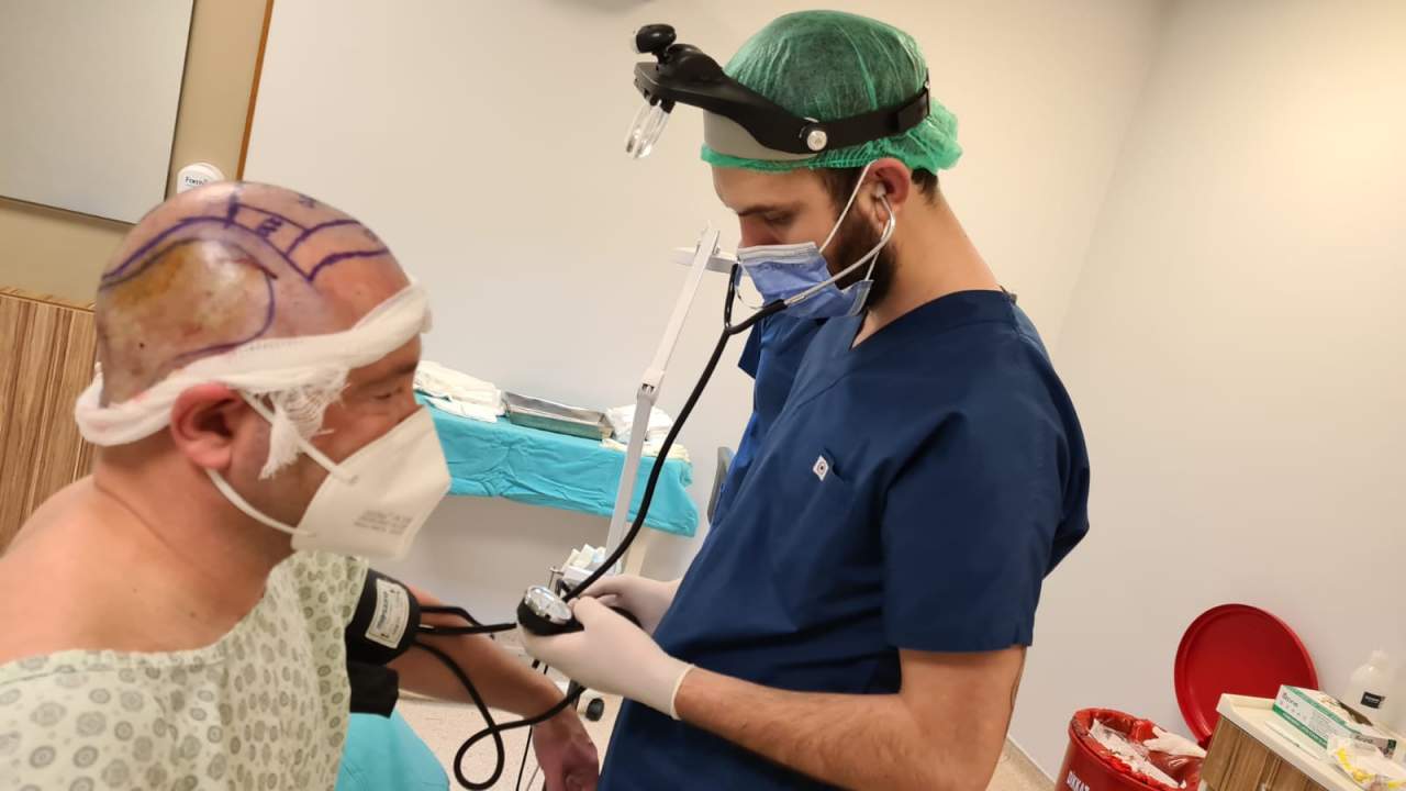 Turismo capilar en Turquía en la empresa Fue Hair Transplant System