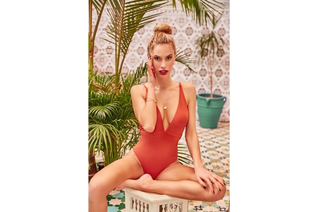 Los bañadores y bikinis Pasarelle llenan de diseño y color este verano