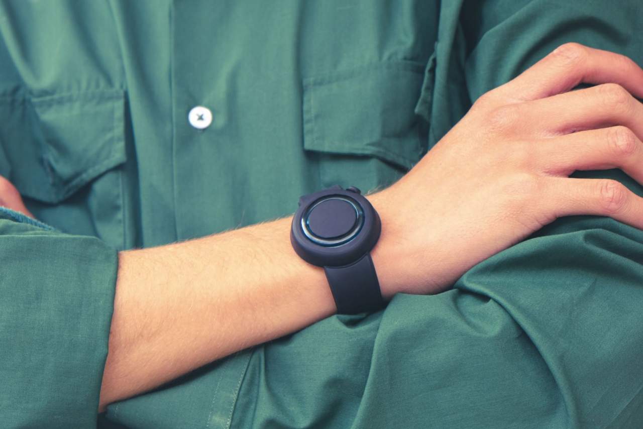 La revolucionaria pulsera dispensadora de gel hidroalcohólico para afrontar el COVID-19