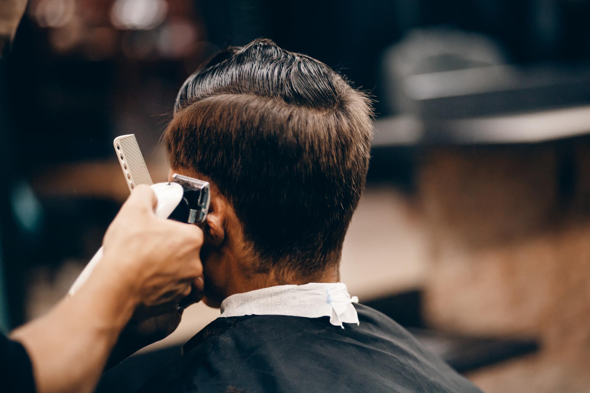 Formación de Peluquería de Caballeros, la peluquería para hombre en Madrid que ofrece cortes de pelo gratis
