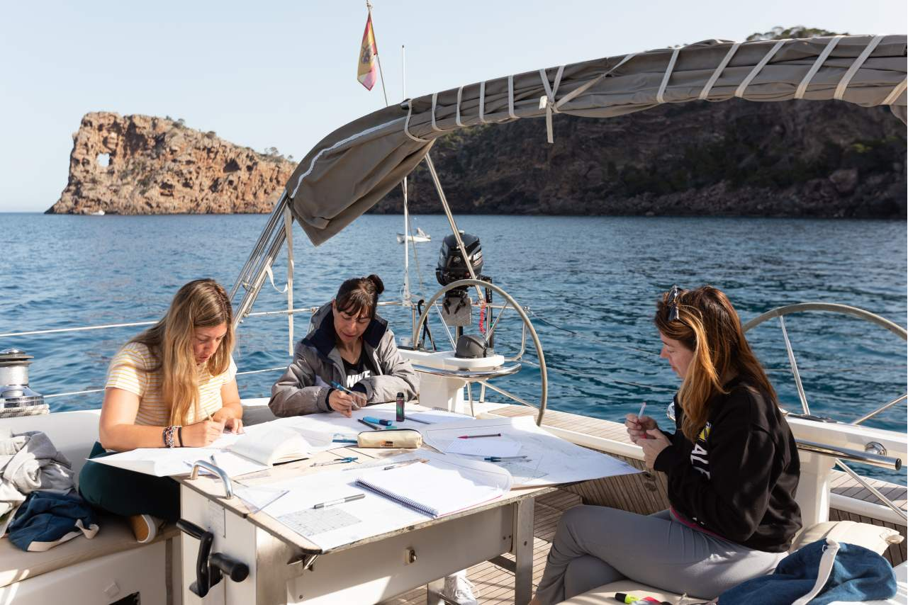 Navegar a vela para mujeres, la iniciativa de Alamar Sailing