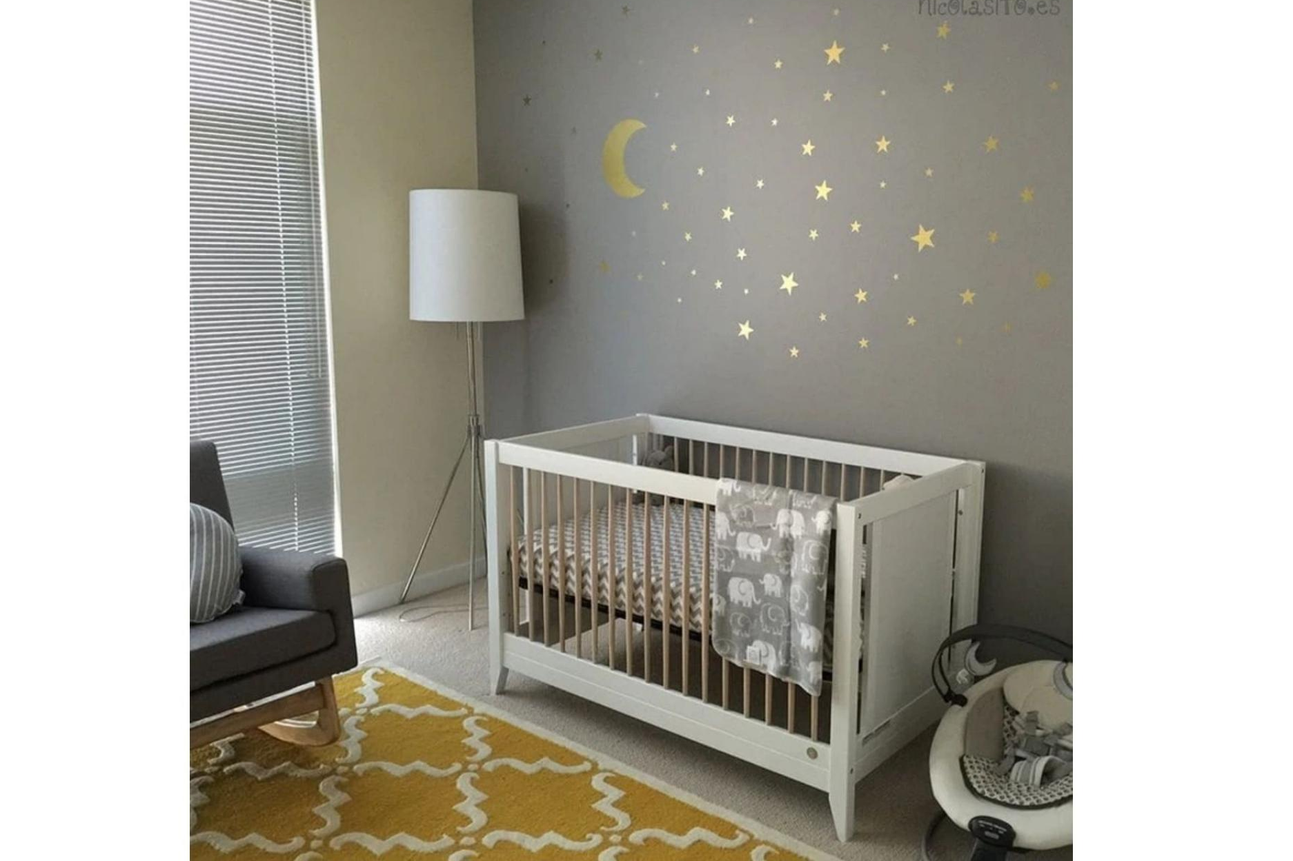 La tienda online Nicolasito ofrece una amplia oferta de vinilos de pared infantiles
