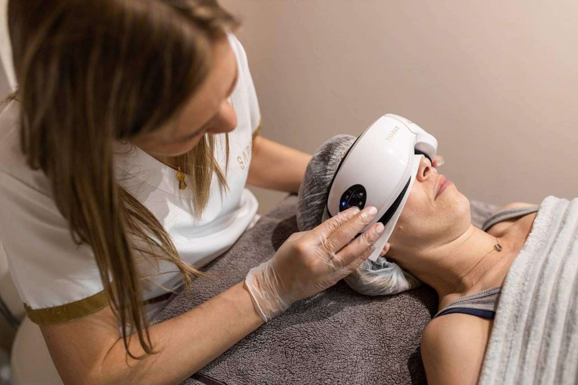 El centro Sapphira Privé Logroño dispone del exclusivo tratamiento con las gafas de presoterapia ocular Iridium