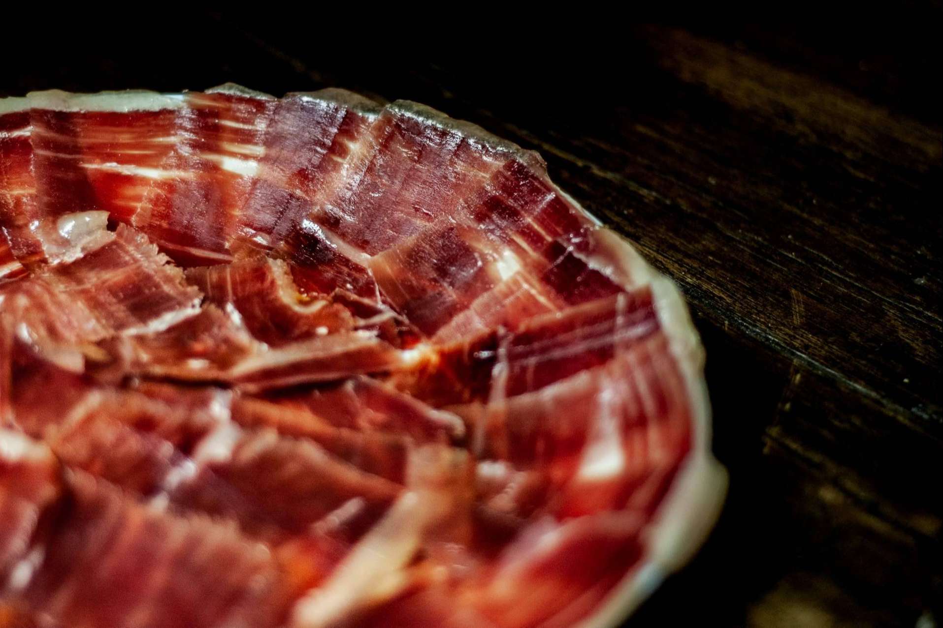 Según los expertos, ¿Cuáles son los beneficios del jamón ibérico de bellota?