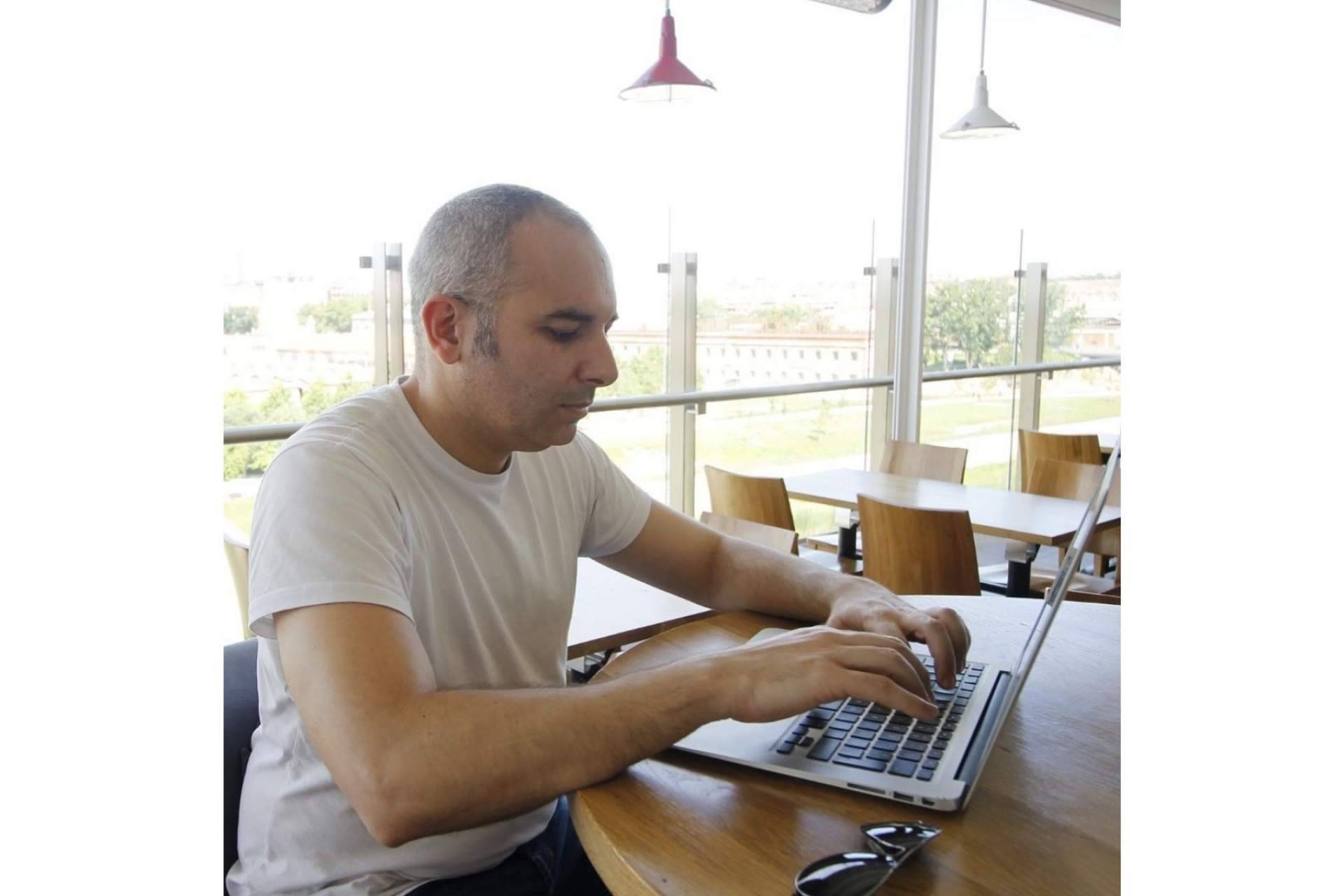 El experto Israel Huerta recomienda la herramienta de marketing del funnel de ventas para atraer un mayor número de clientes