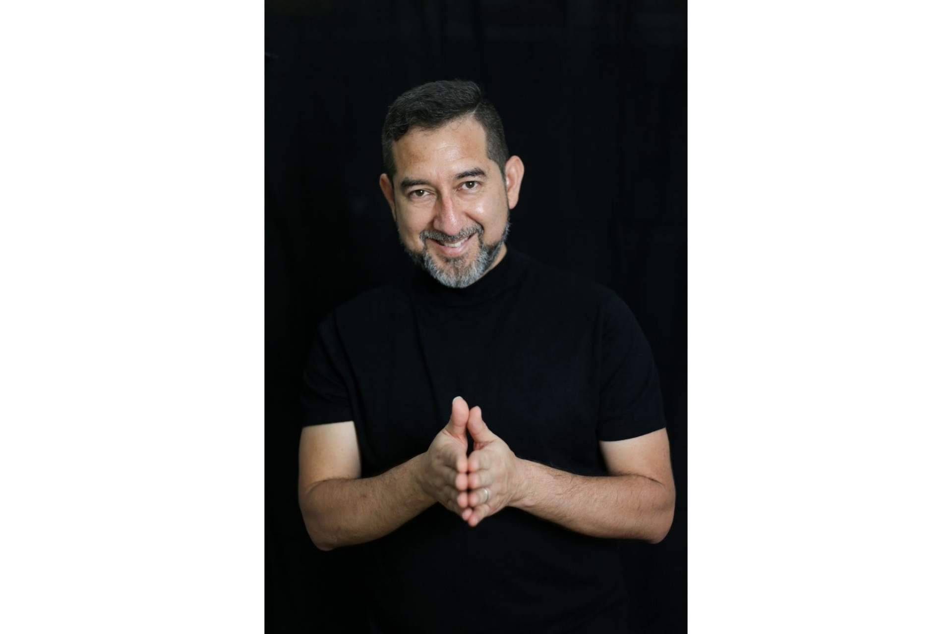 César Vera, uno de los coaches ibero-peruanos más influyentes de los últimos años, imparte 'Iniciación a la PNL', un curso de formación sobre Programación Neurolingüística