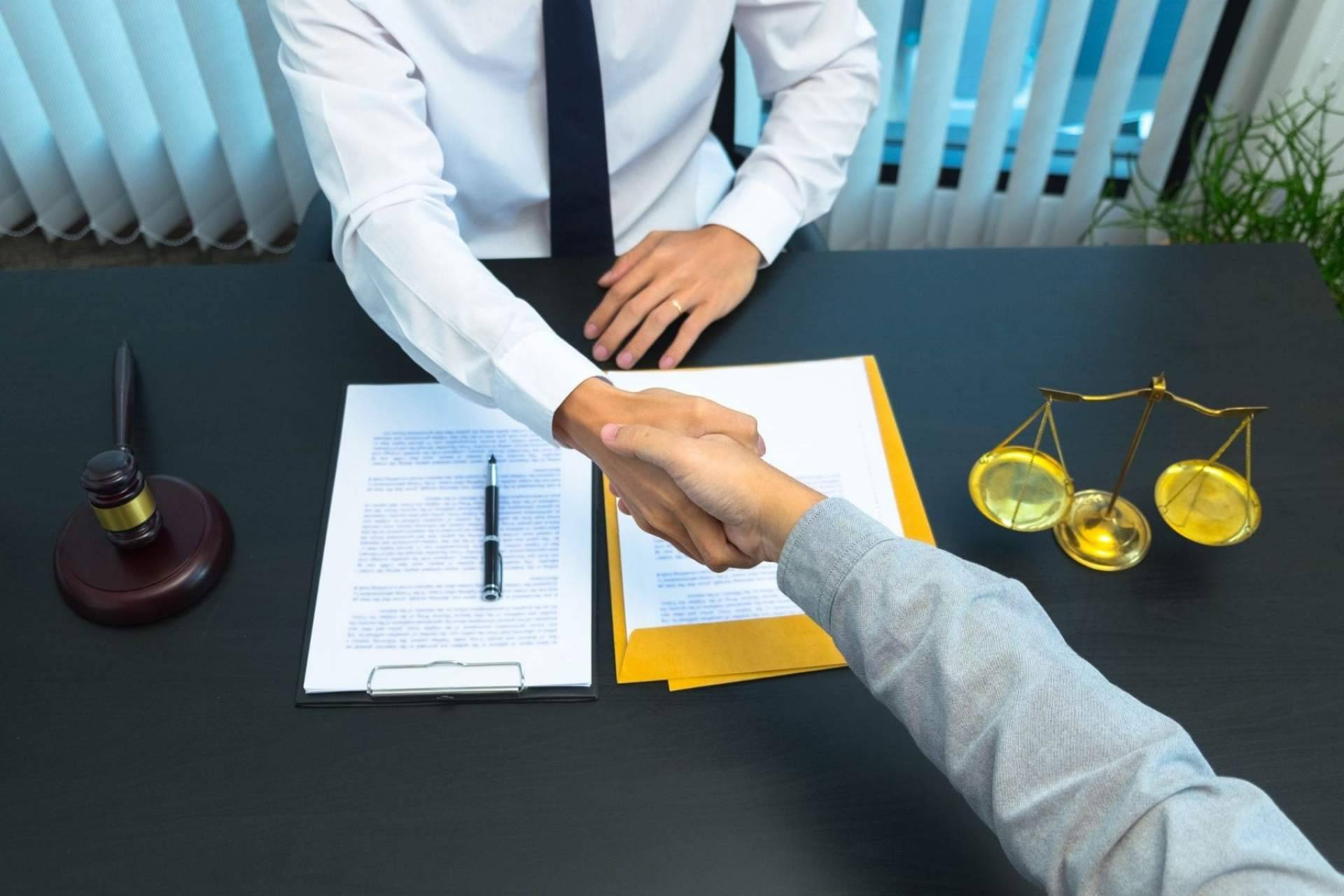 Derecho Mercantil de Defendo Abogados: concursos de acreedores para empresas y Ley de segunda oportunidad para particulares