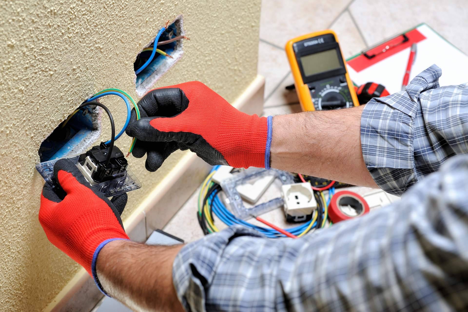 Trabajo Autónomos es la solución para encontrar electricistas profesionales en Málaga de manera rápida