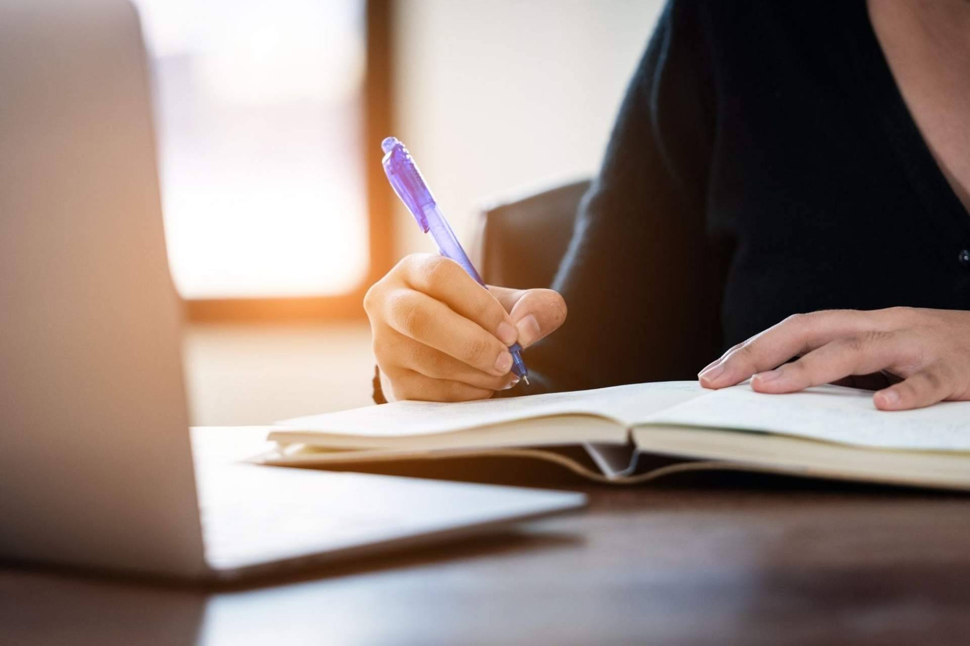¿Por qué es recomendable el máster online de Constanza Business & Protocol School para formarse en el comercio internacional?