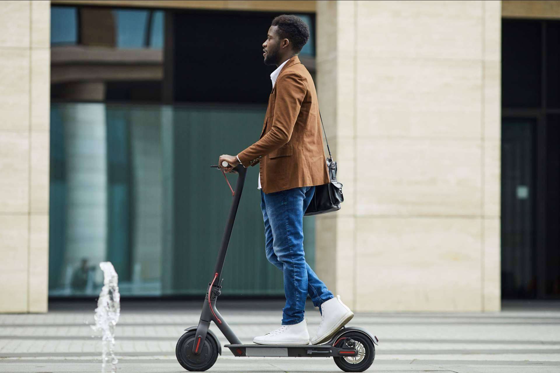 La empresa moty apuesta por la movilidad sostenible a través de sus bicicletas y patinetes eléctricos