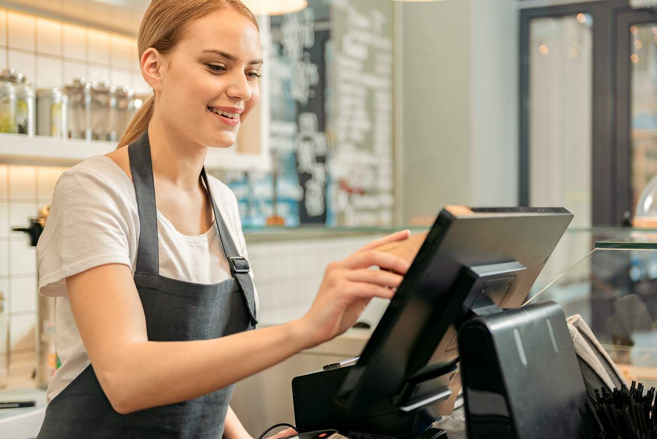 ¿Por qué el Curso de Cajero, Reponedor y Atención al cliente de Tecni Estudio es tan exitoso?