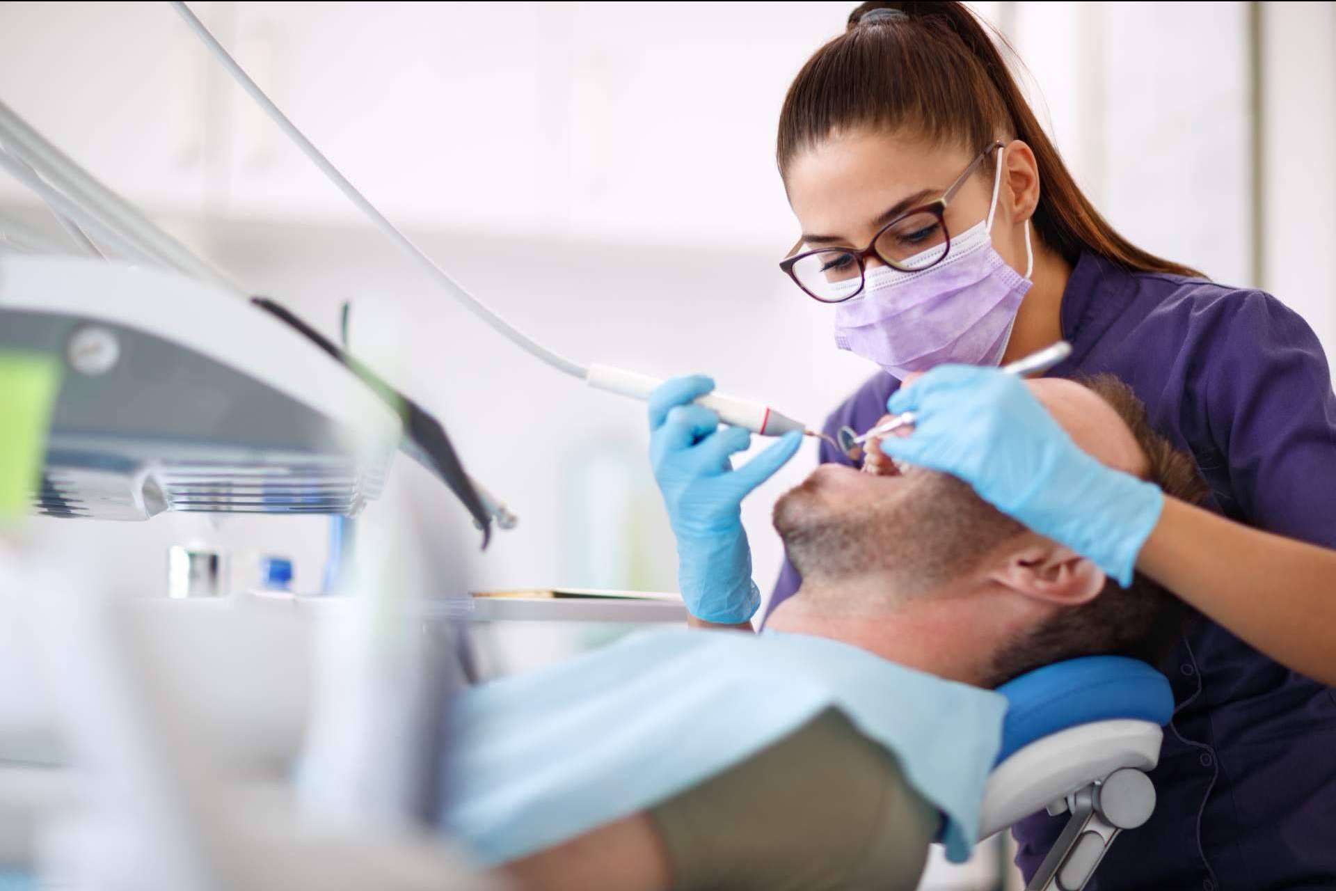 Los servicios de salud integral de Clínica Dental Heins: odontología integral e implantes dentales