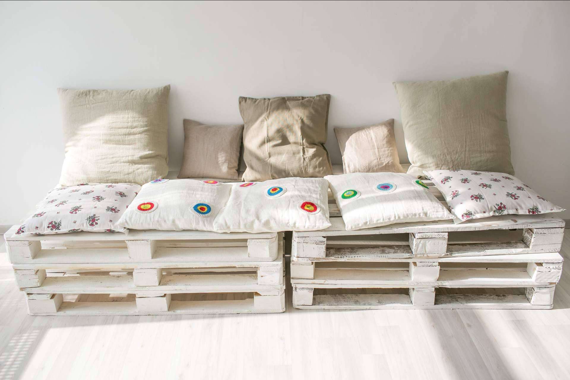 ¿Cuáles son los mejores muebles para cualquier espacio?: Sillones con palés de Dydaya Home