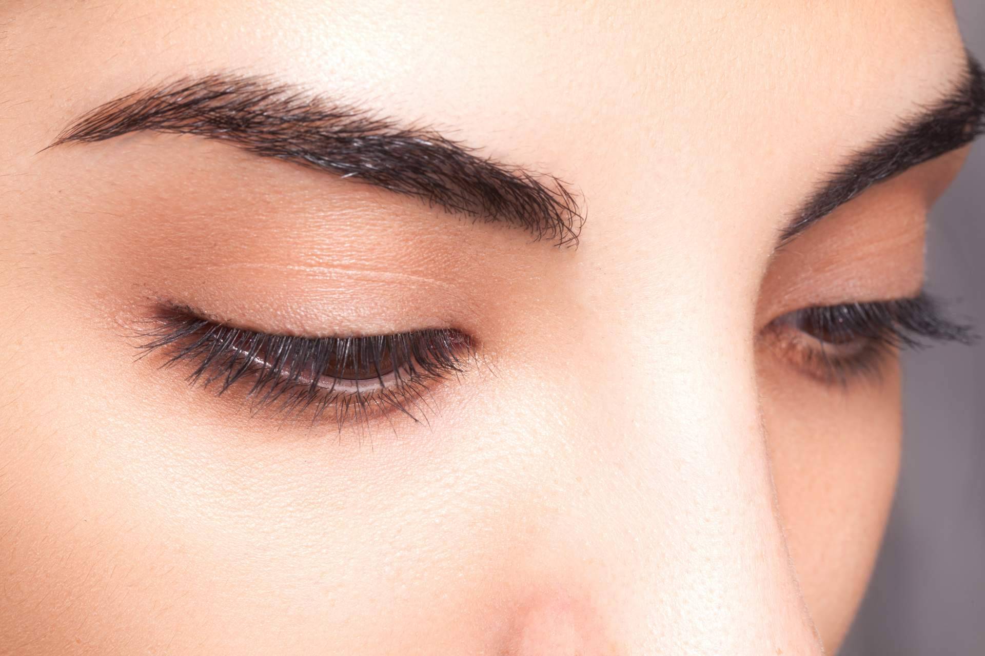 Sérum para aumentar el crecimiento de cejas y pestañas en Farmacia Laura Garín