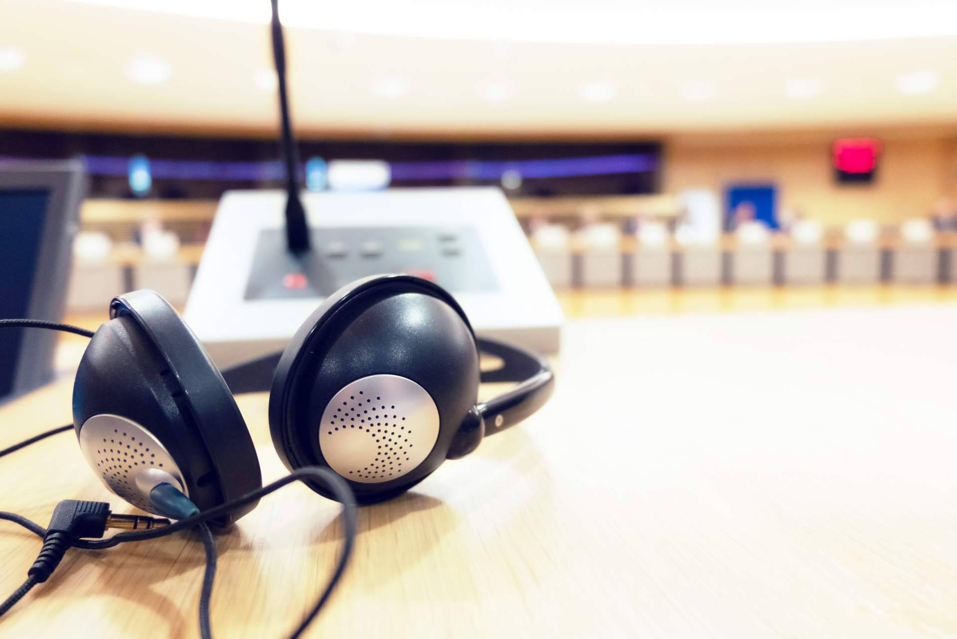 Una de las mejores herramientas para entender otros idiomas: el traductor de voz con auriculares de Traductor.one