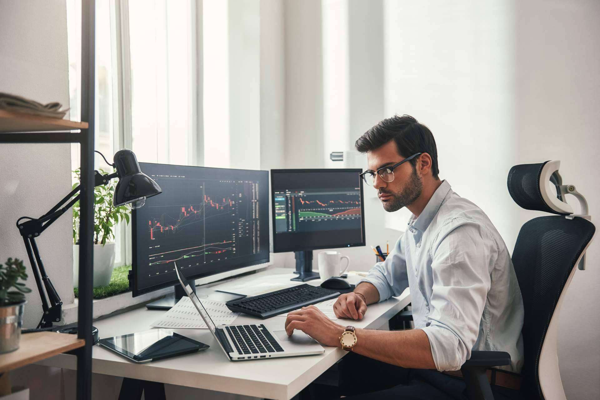 Aprender trading moderno con herramientas avanzadas y cuentas capitalizadas por un tercero con Delta Value