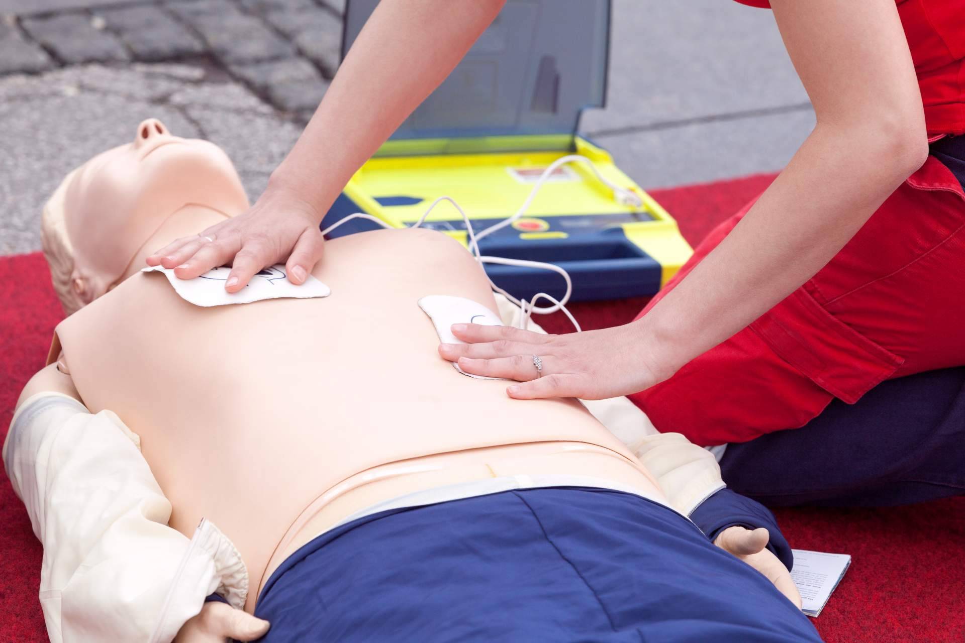 Desfibriladores y cursos de emergencias de Esforem