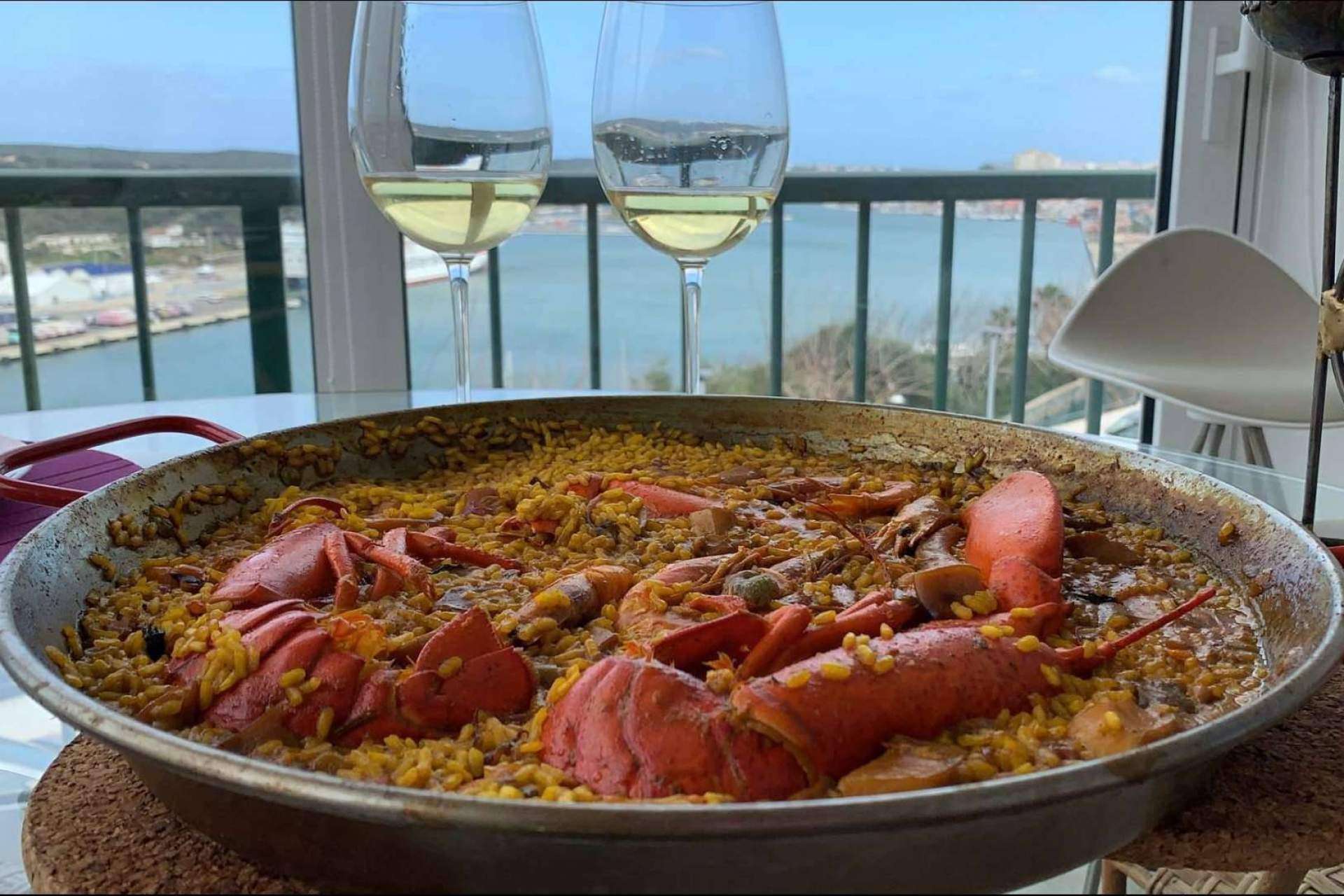 Catering y paellas para grupos en Menorca: lo más destacado de Tomás Cheff
