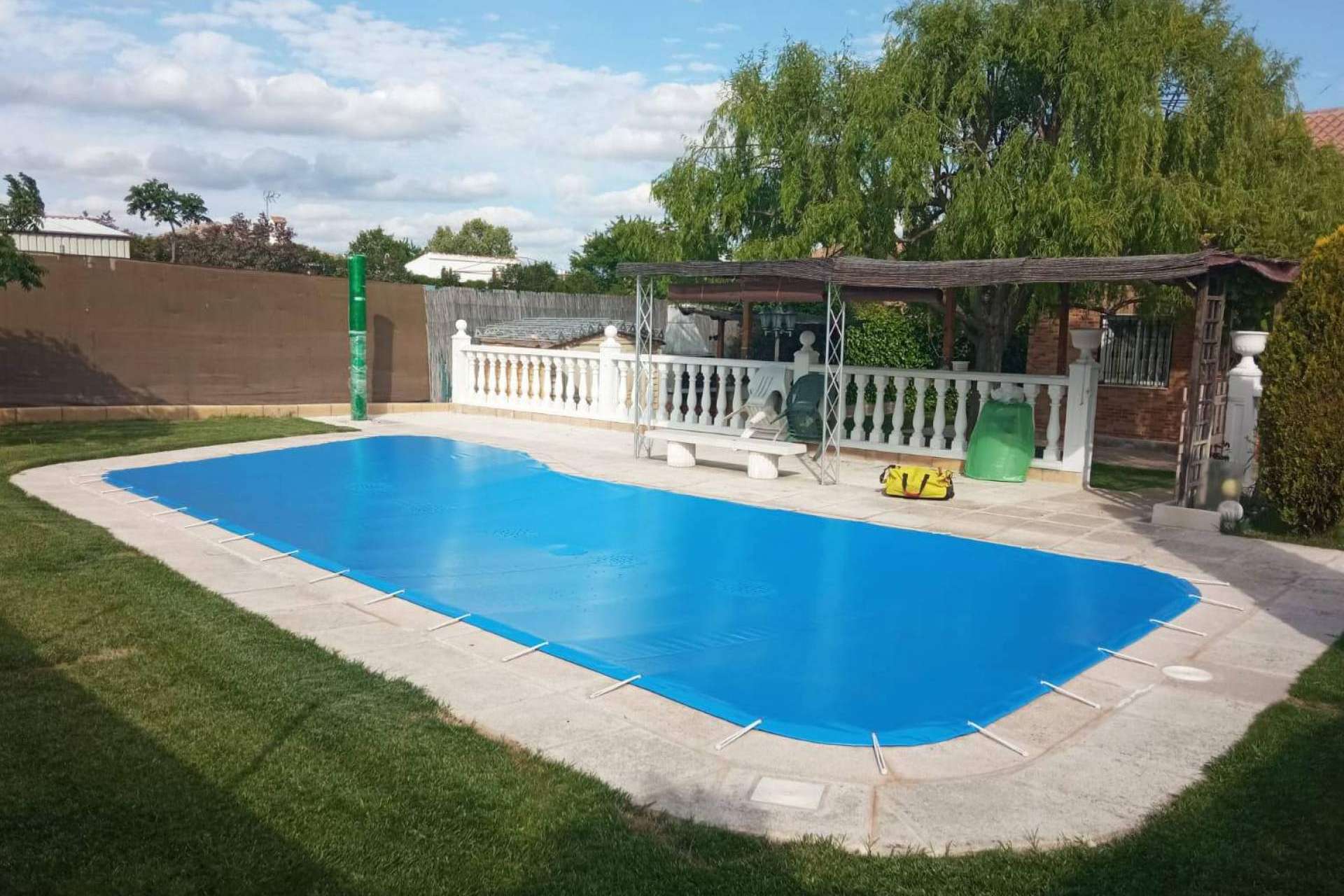 Mantener intacta el agua con los cobertores de piscina para invierno de Toldos Picasso