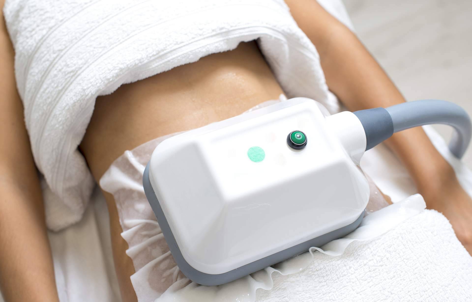 La técnica indicada por Femme para eliminar los excesos de grasa de las vacaciones: criolipolisis