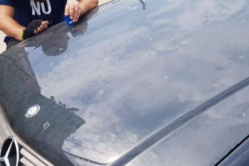 Reparar golpes en vehículos con RSPAutomoción: ¿Cuál es mejor el pegamento frío vs pegamento caliente?