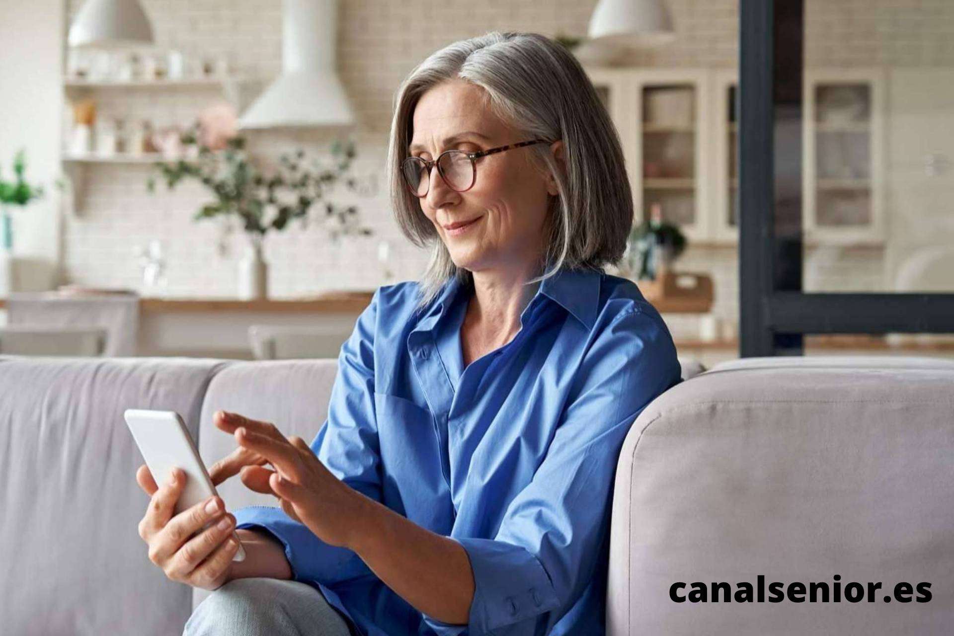 Se buscan jóvenes preocupados por el ocio de sus abuelos: plataforma gratuita de entretenimiento Canal Sénior