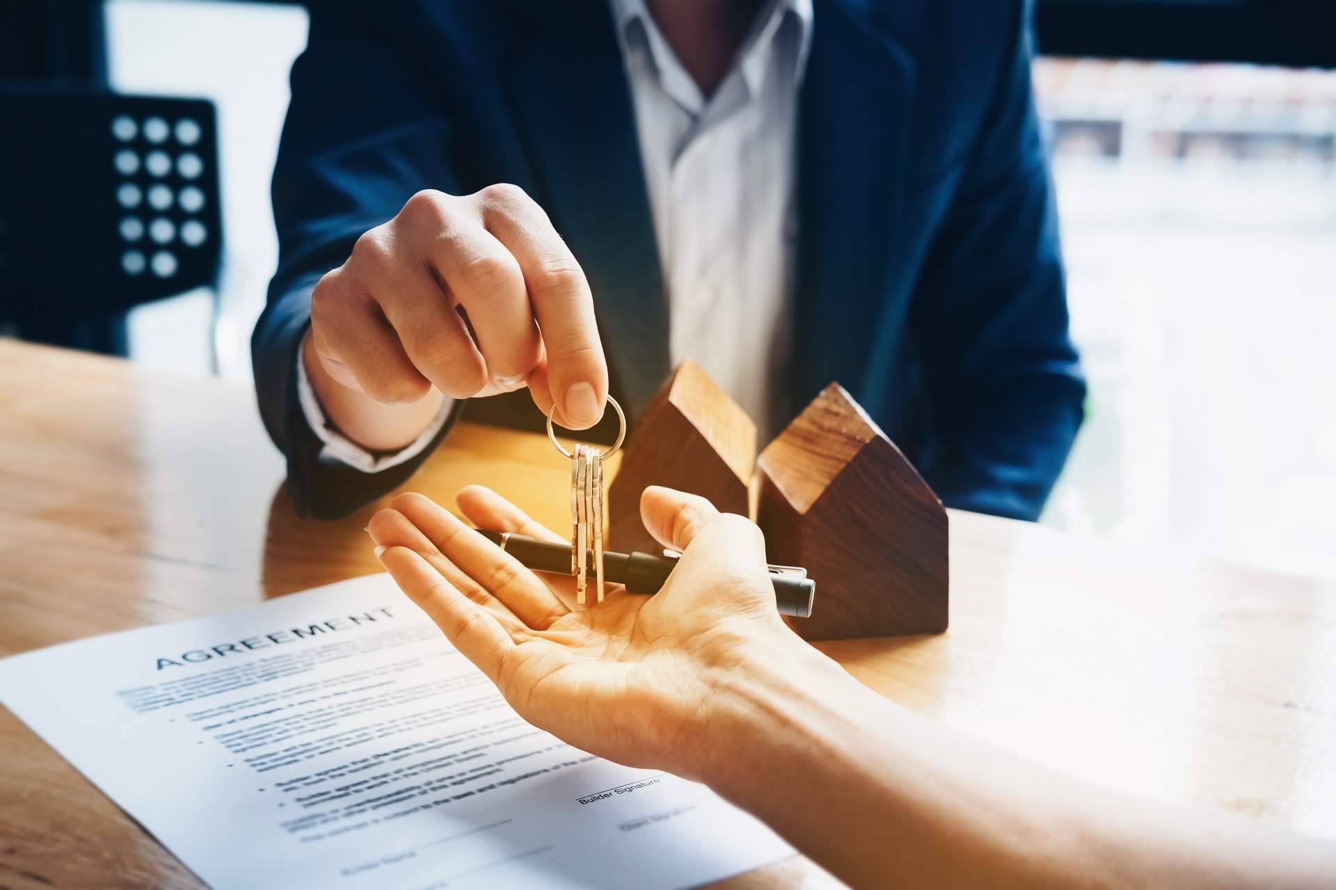 Encontrar ofertas inmobiliarias asequibles tras la subida de precios por la pandemia con la ayuda de la agencia inmobiliaria Inmomerkat