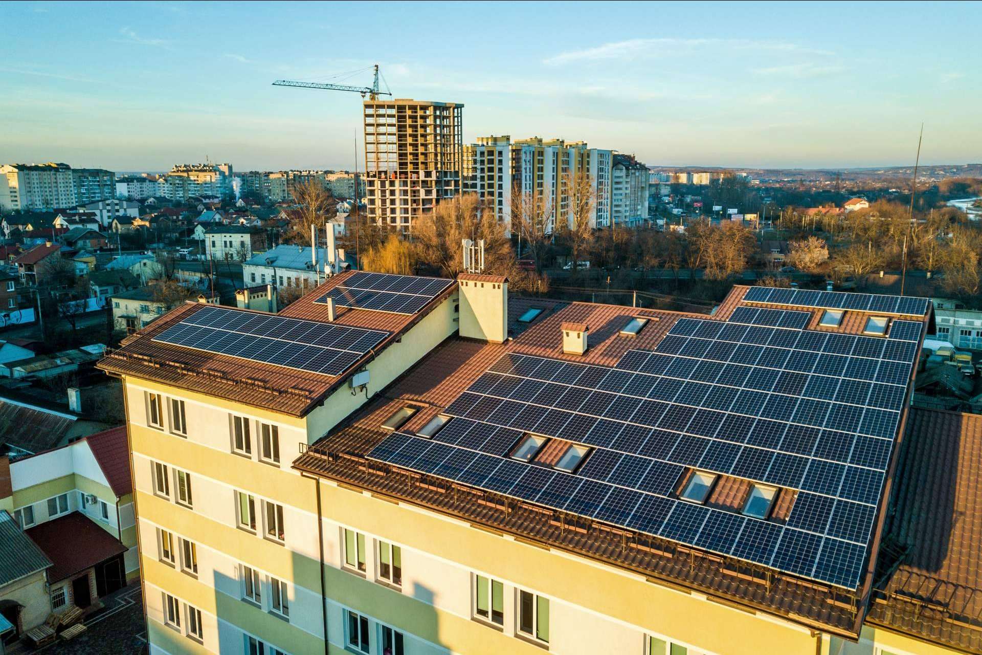 ¿Qué son las placas solares híbridas?, por Ingeniería MASRED