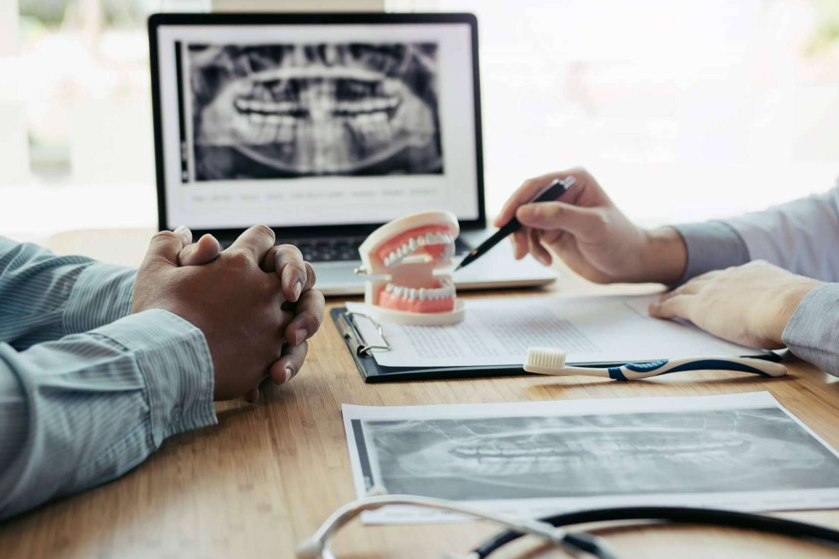 La importancia del perito para gestionar las denuncias dentales, por Peritajes y Mediación