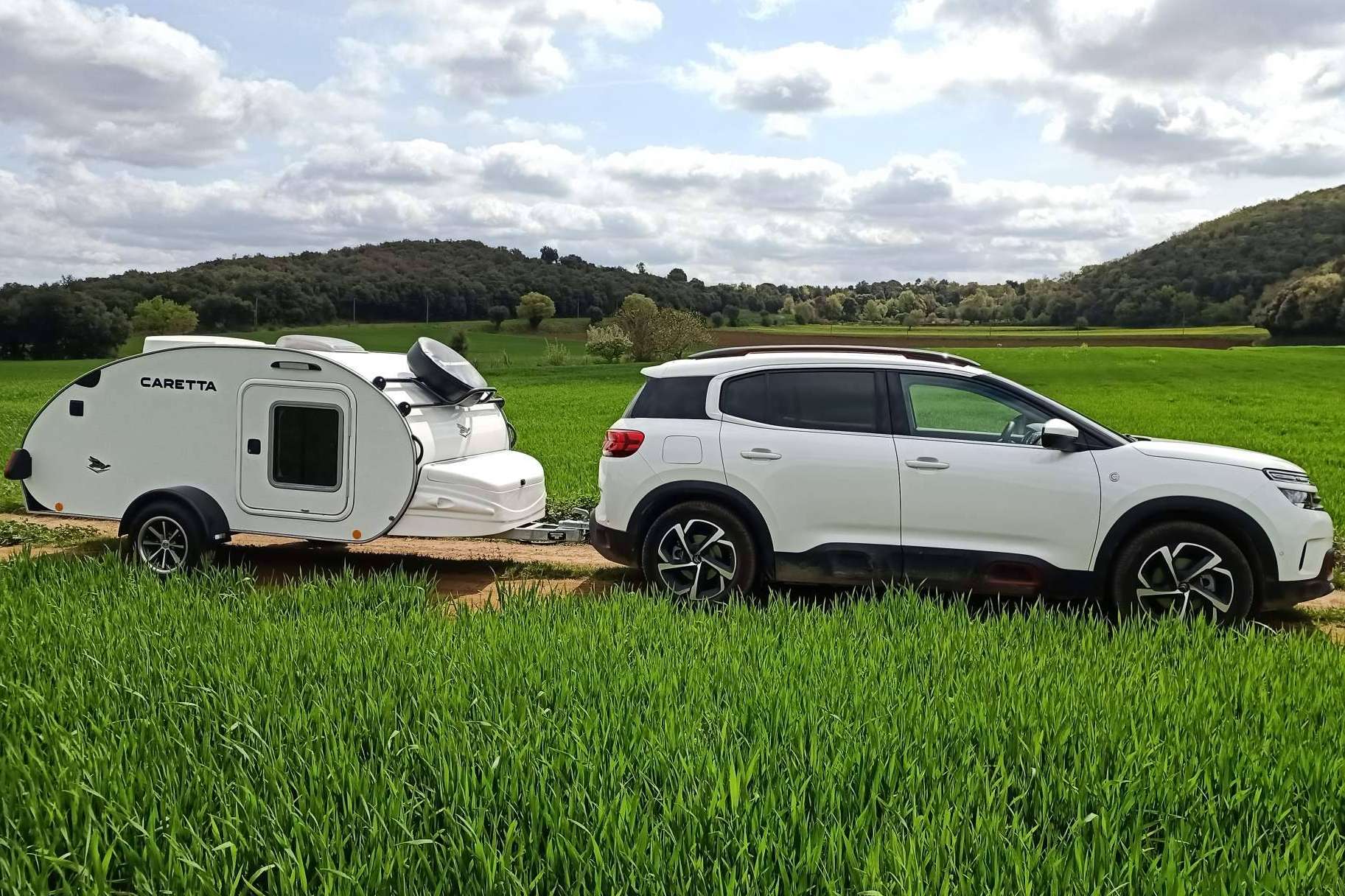 Las caravanas pequeñas con baño de Minicaravanas.com que cuentan con equipamiento para dos personas