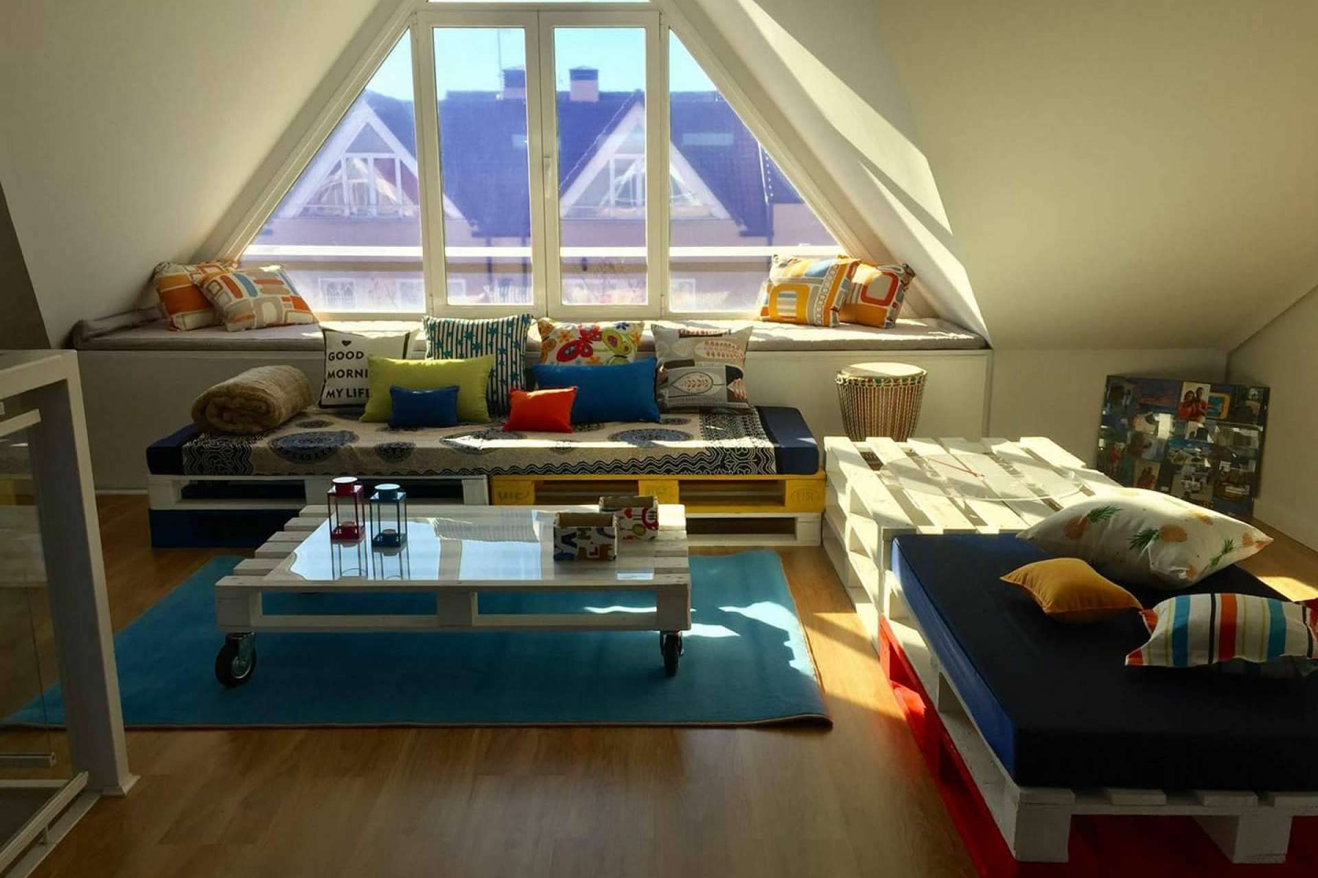 Palets Online cuenta con múltiples combinaciones de palés para chill out tanto para hostelería como terrazas de uso particular