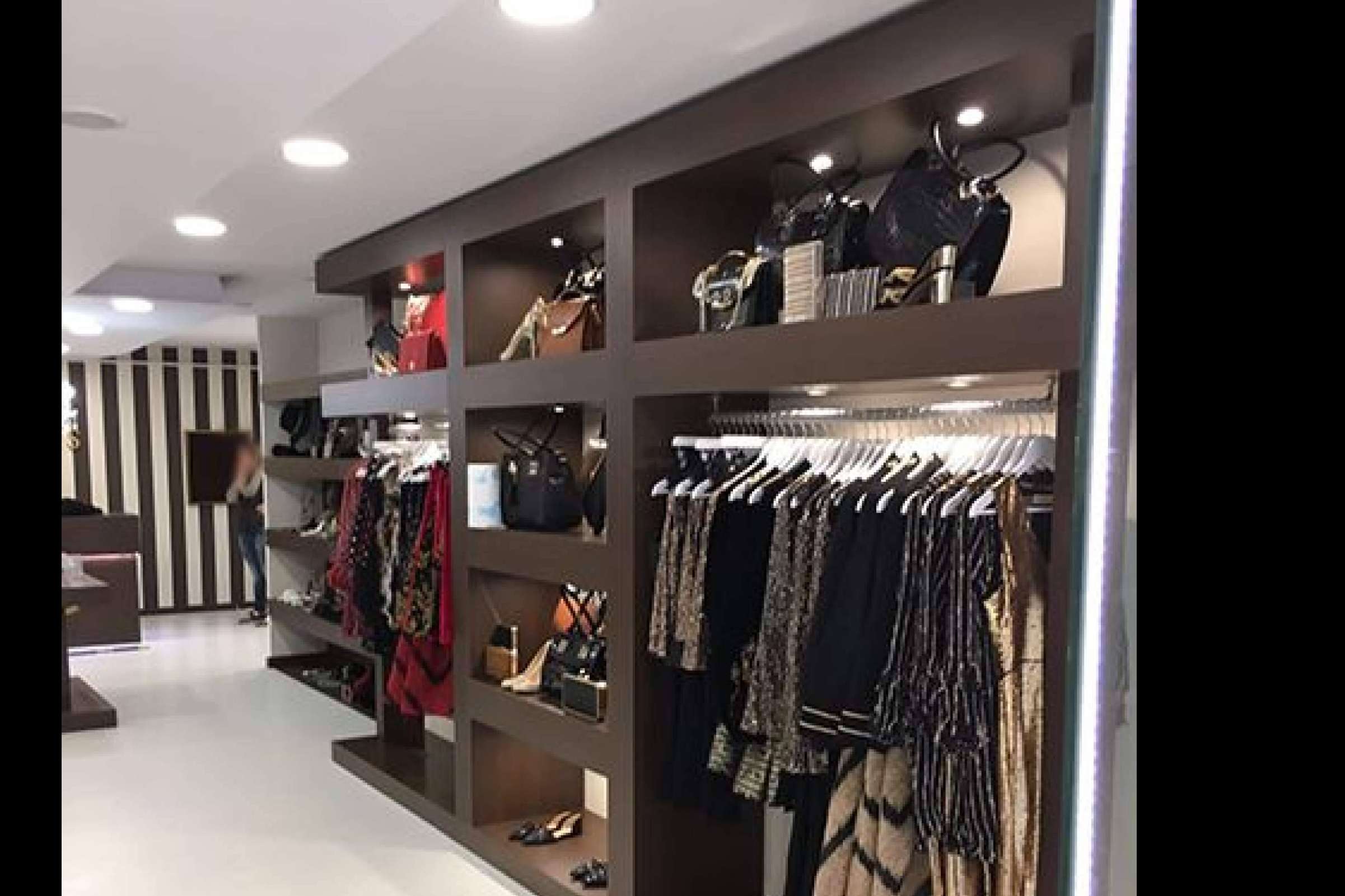 La empresa Poltini fabrica mobiliario a medida para hoteles, restaurantes y residencias