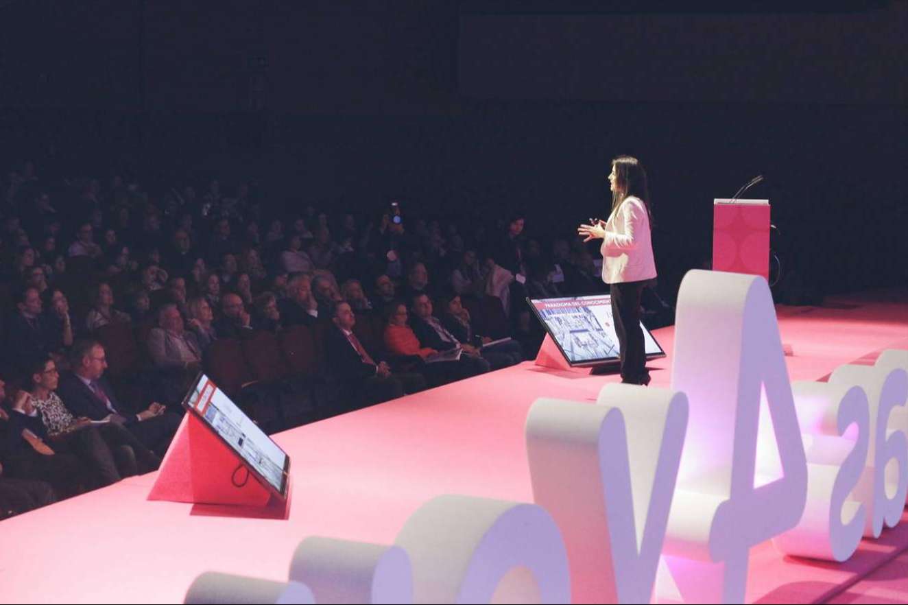 Emprendimiento digital con el programa en español del máster Lanza Tu Negocio