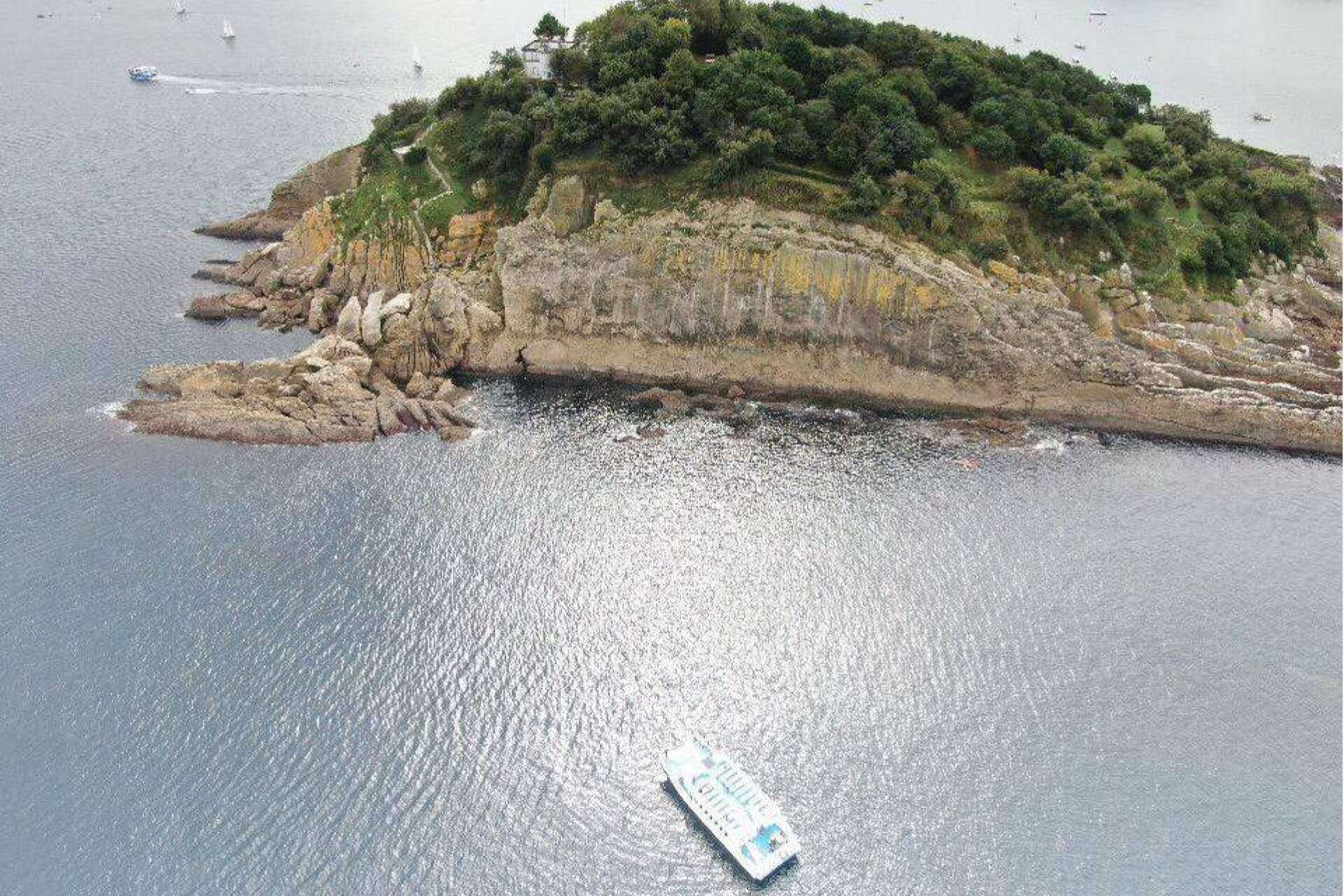 Vivir eventos a bordo por la bahía de San Sebastián con el Catamarán Ciudad San Sebastián