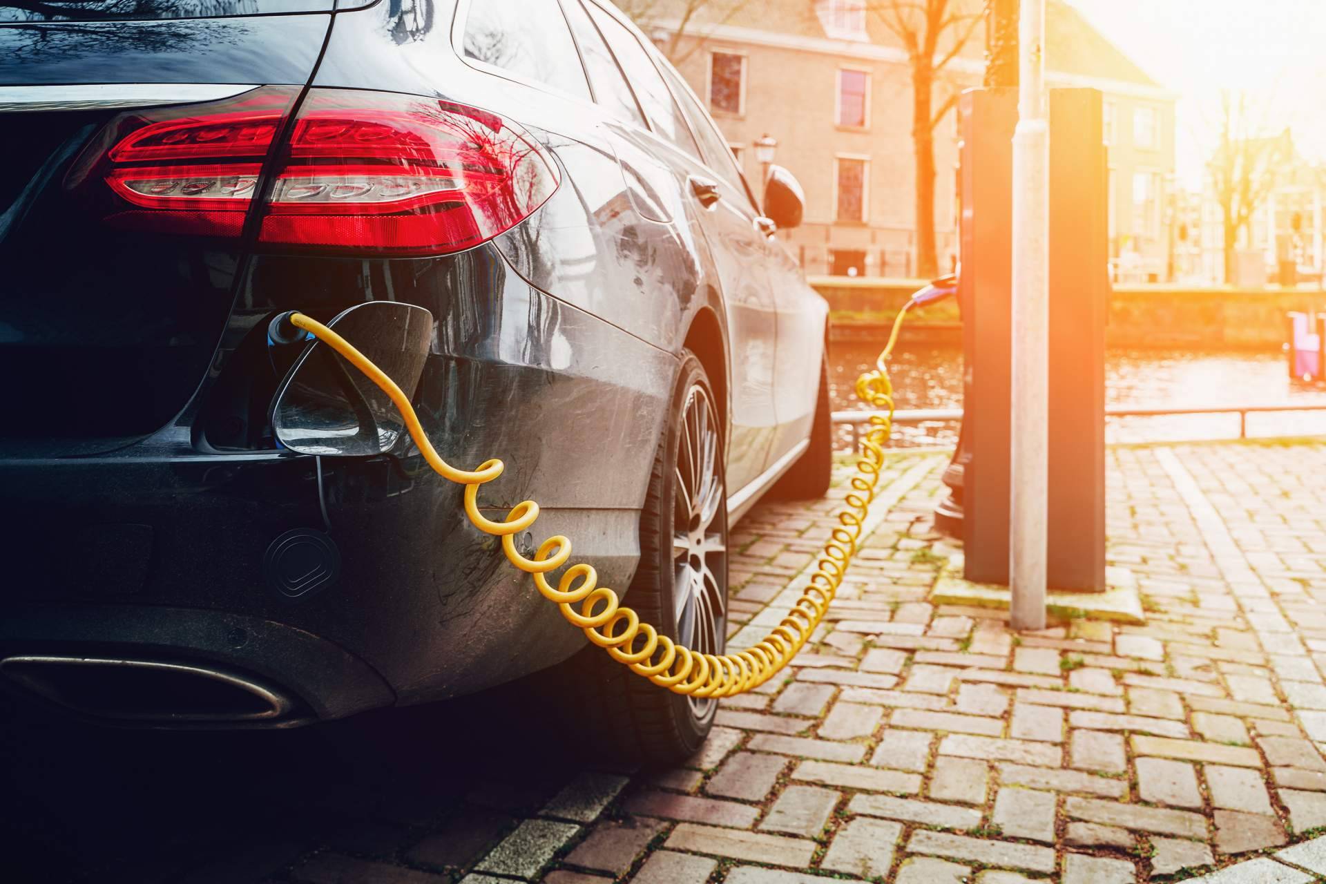 La transición de la sociedad hacia los coches eléctricos, por M10Selection