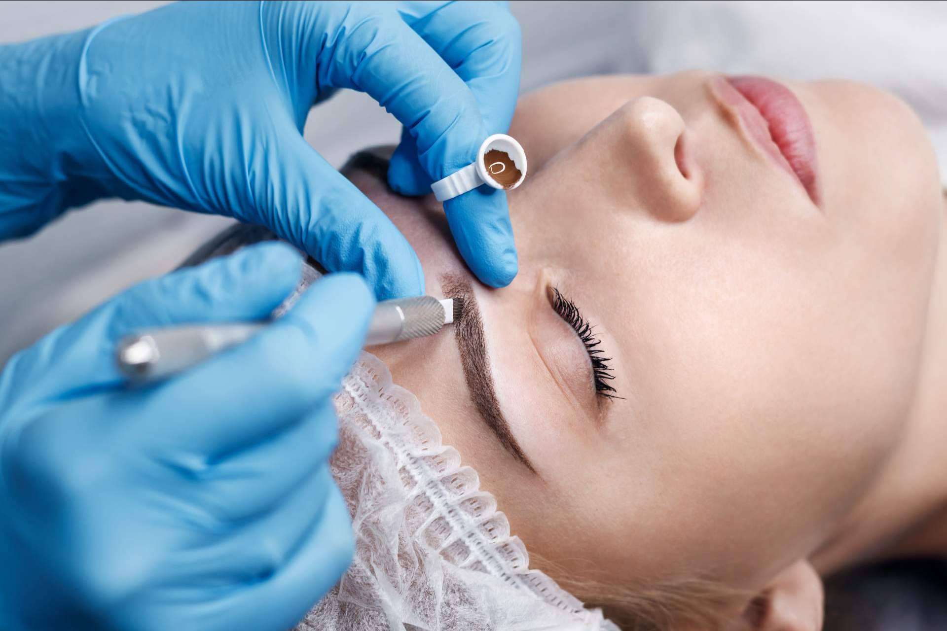 Dra. Lizeth Alba, experta en microblading en Valencia