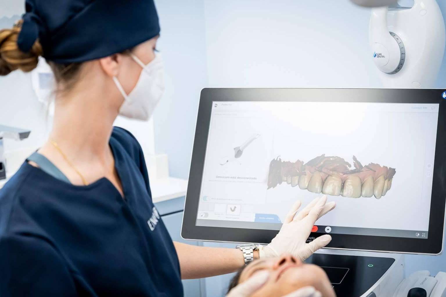 Clínica Eniq, un centro de estética dental que cuenta con un equipo profesional y aparatología de última generación