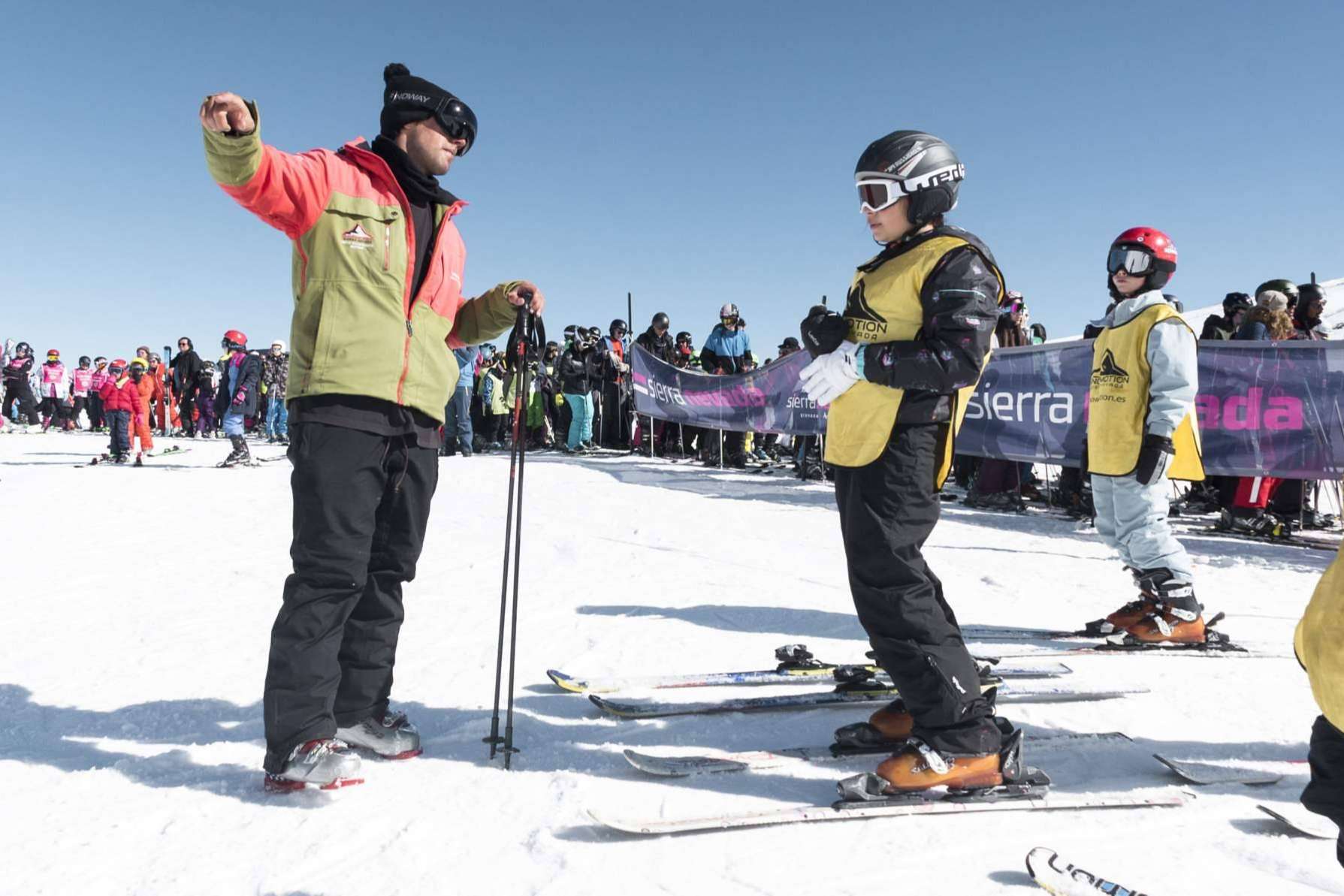 Snowmotion ofrece clases y alquiler de equipos de esquí y snowboard