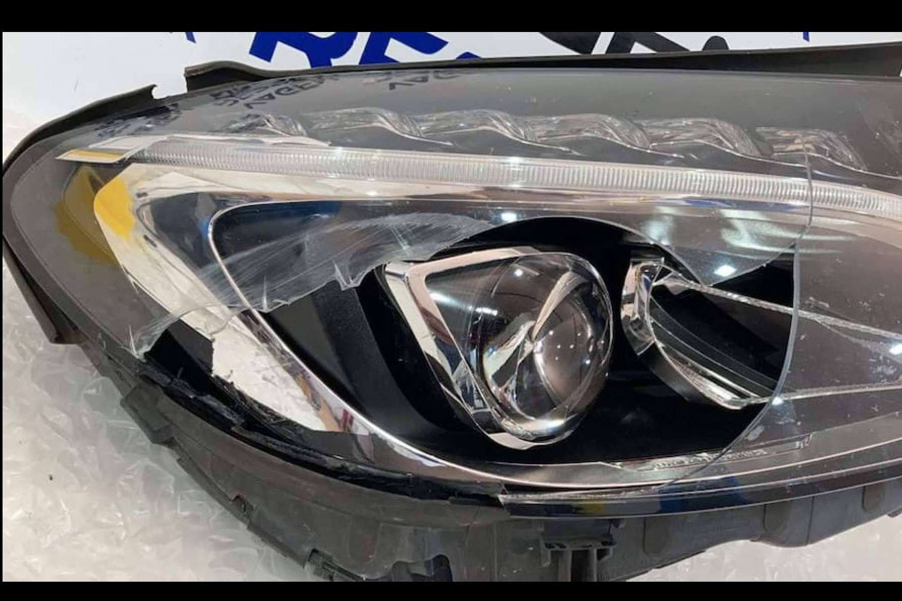 El servicio de restauración de faros de coche de Vagen Repair