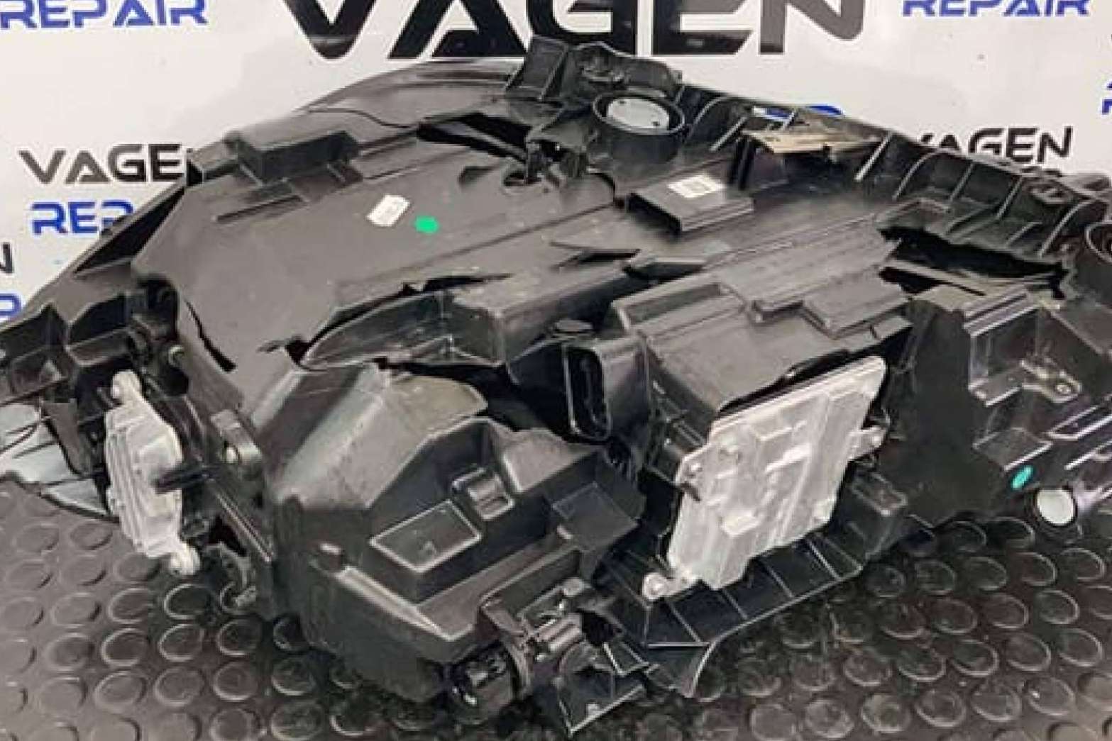 Vagen Repair garantiza una reparación rápida y eficiente de faros en Barcelona