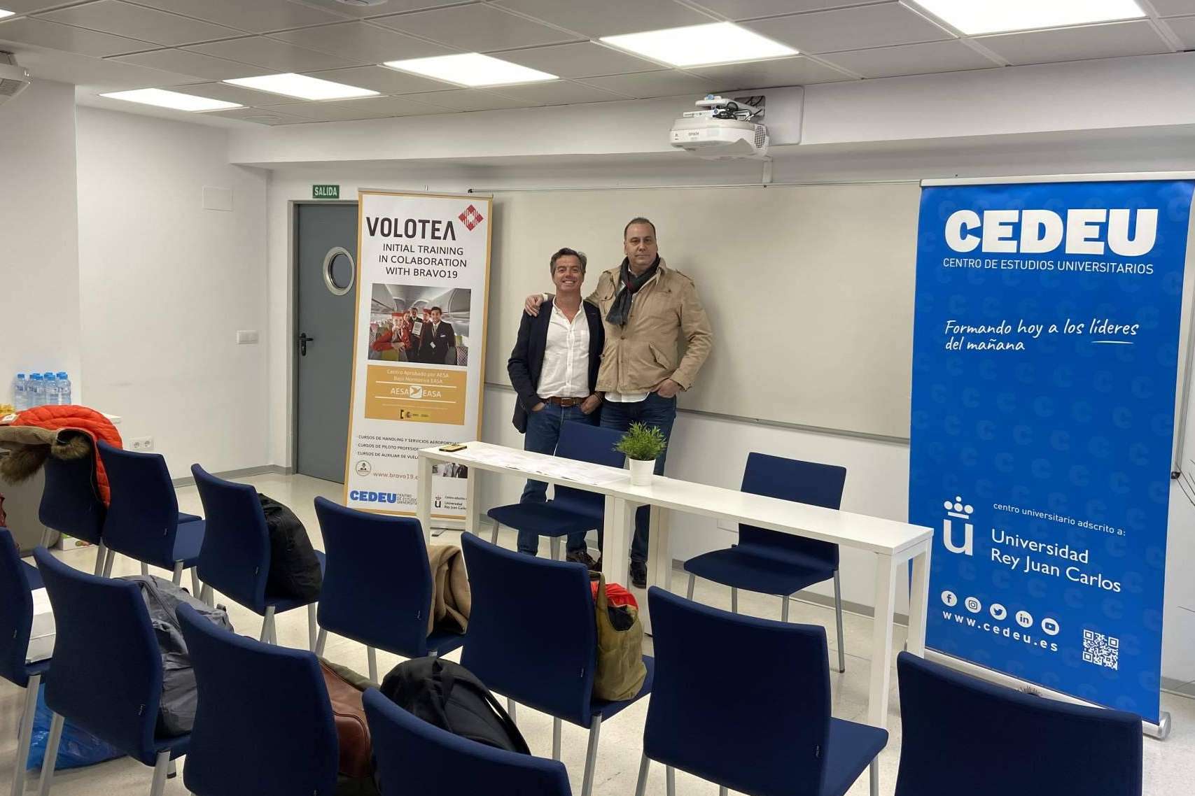 Bravo19 es una escuela de auxiliares de vuelo que ofrece una oportunidad de negocio en expansión