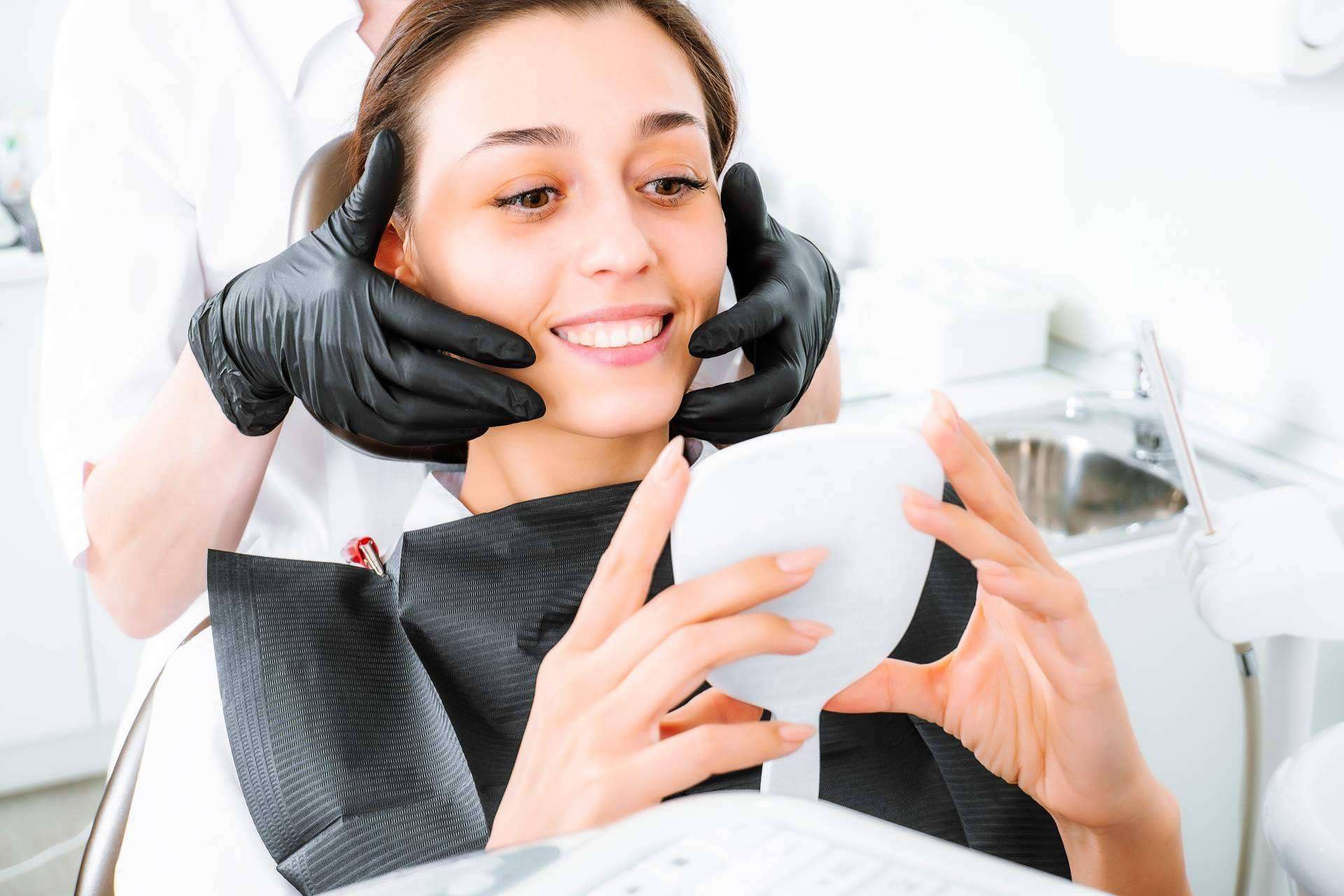 Estética dental en Collblanc para recuperar la sonrisa, de la mano de Qualident