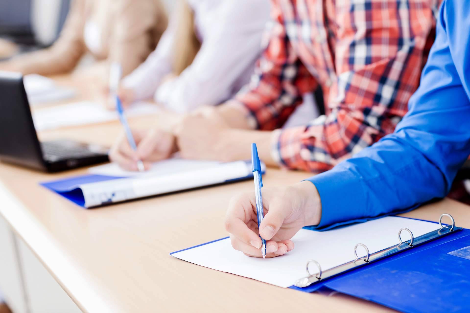 Academias.com, el buscador que incluye las mejores academias de oposiciones