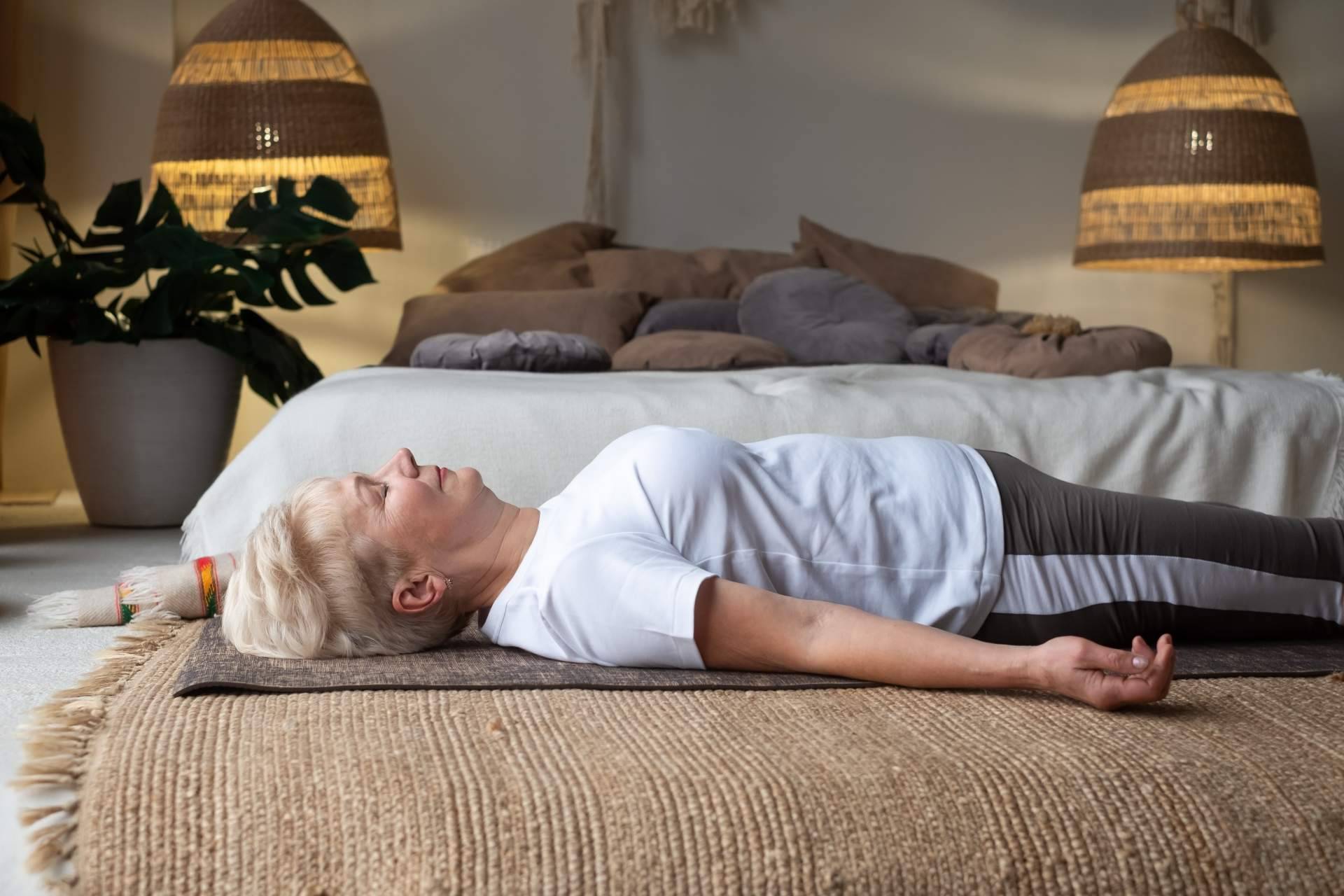 Mirar dentro de uno mismo para conseguir una relajación profunda, la gran esencia del Yoga Nidra