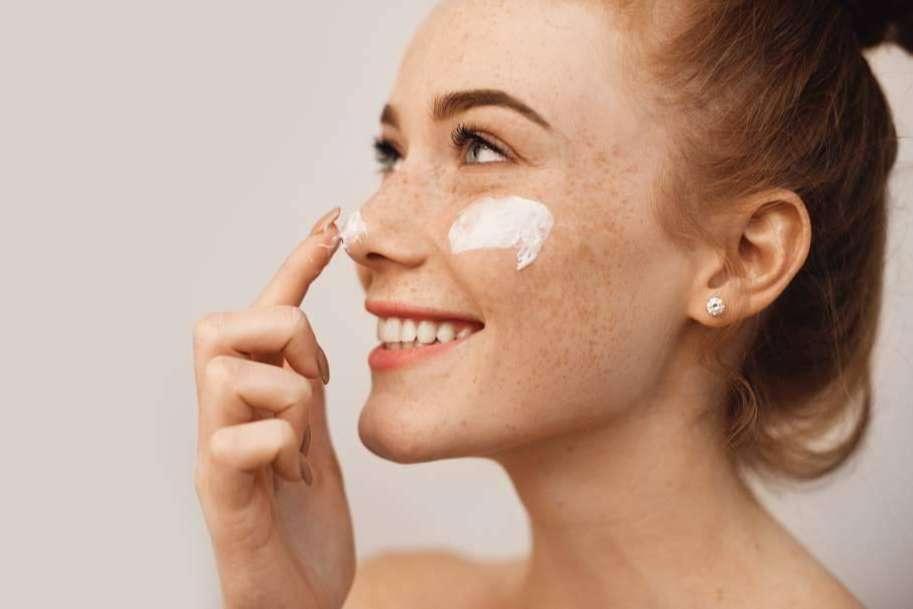 La línea de cosméticos diseñada por Virginia Barrau que logra reparar la función de la barrera natural de la piel