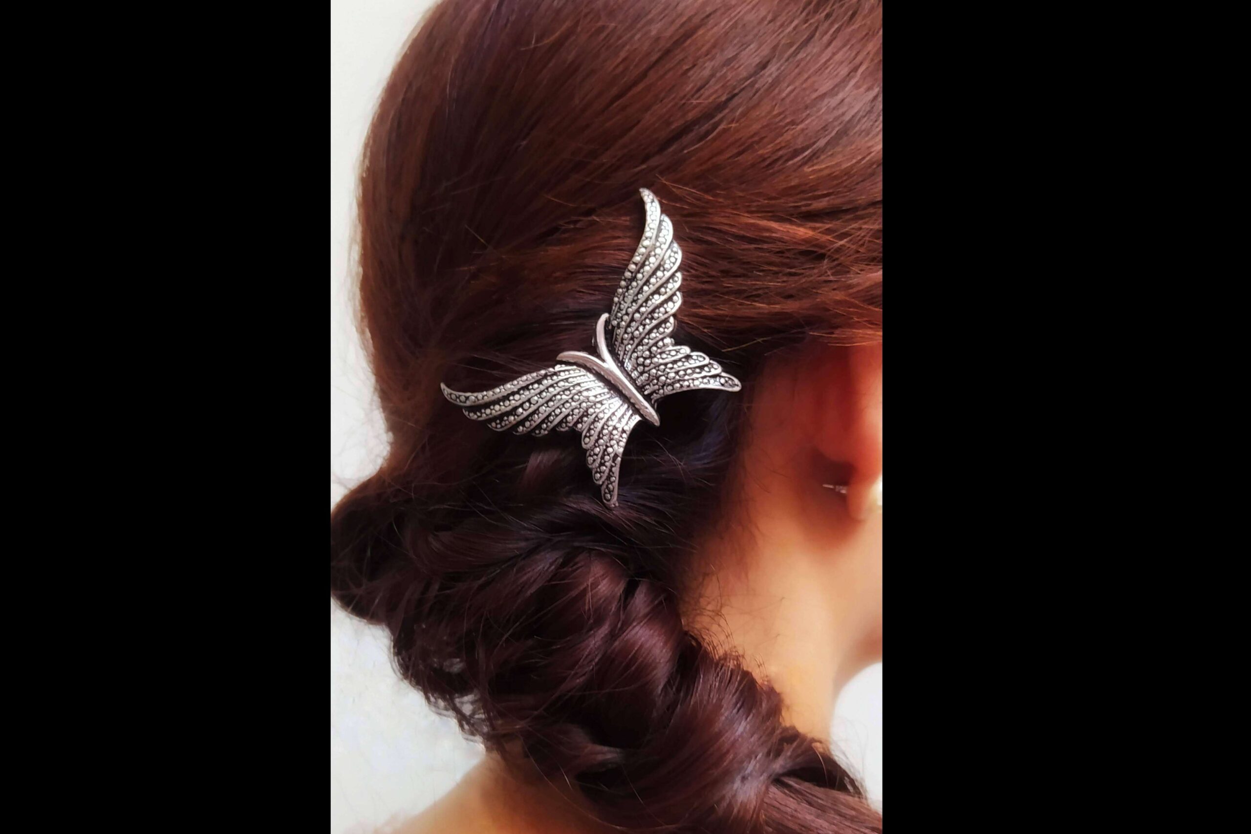 Full & Briss dispone de broches elegantes con doble sistema