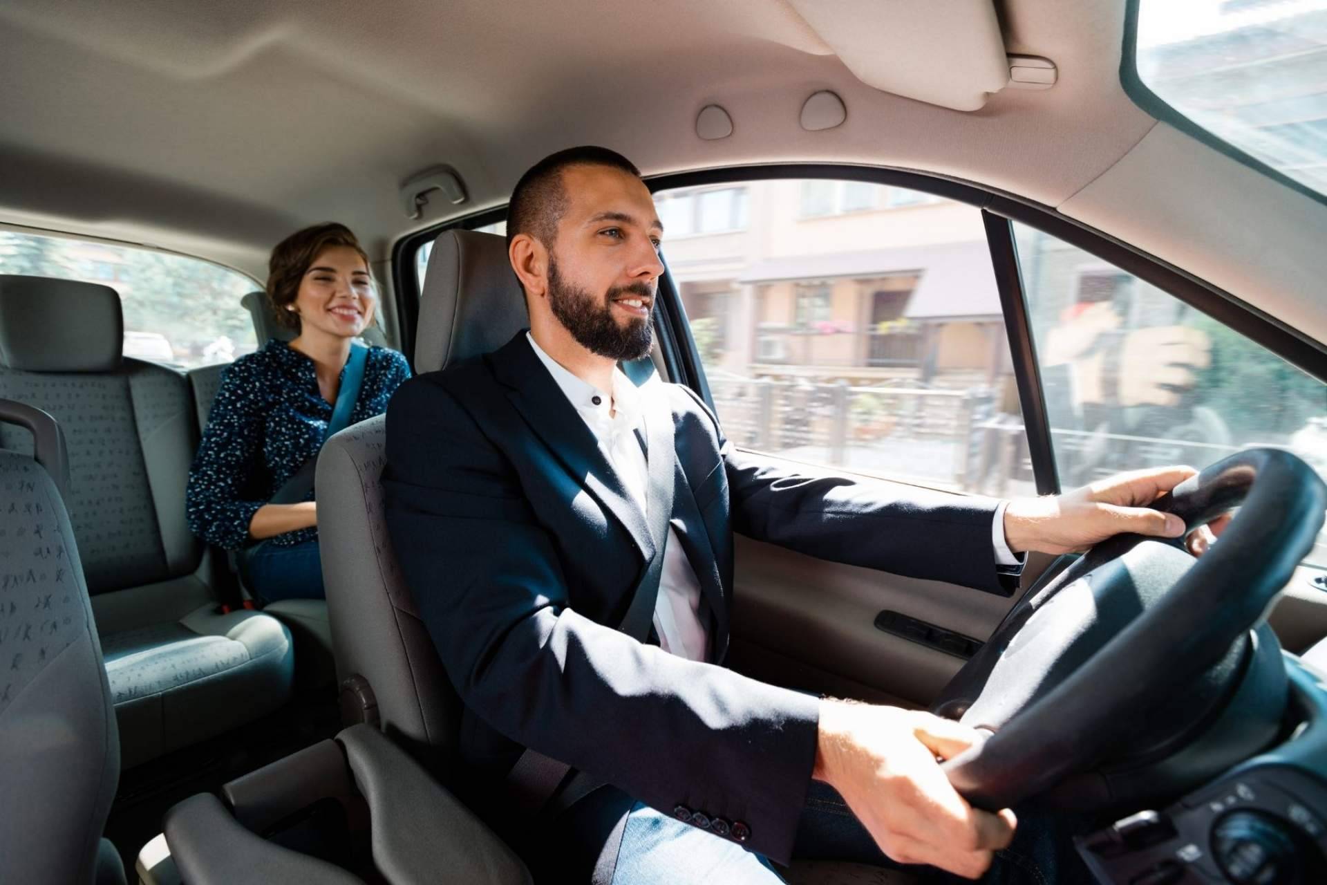 Los que necesitan un taxi en Málaga disponen de un servicio VIP de la mano de Taxi Málaga Airport Charly Transfer 24 Hours