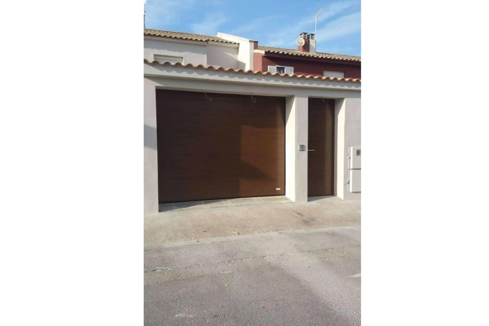 Overlap combina tecnología y seguridad en sus puertas de garaje adaptadas a los clientes